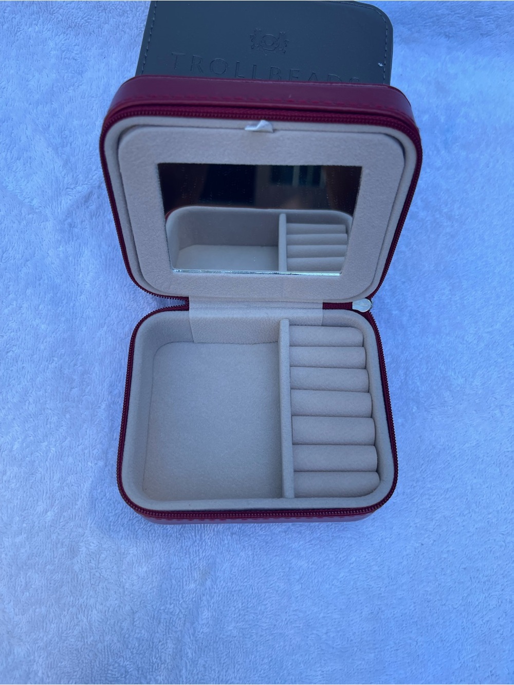 Trollbeads jewelry storage. New in plastic. Redish color. - Picture 3 of 6